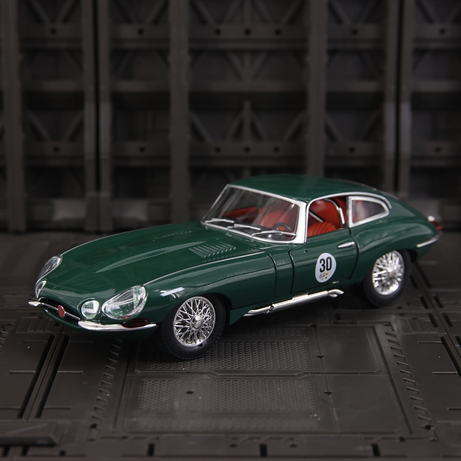 1:24 Simulationsmodell Jaguar  – Car Care Bewertung und Preis